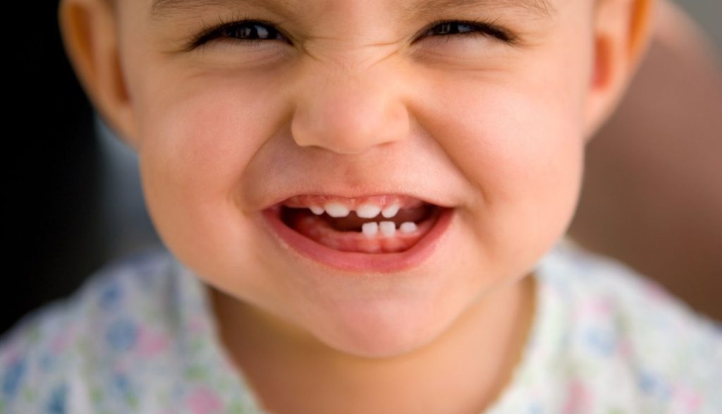 Bebeklerde Diş Sıkma Nedenleri